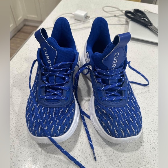 Youth 6.5 Under Armour Curry Basketball Shoes - Picture 4 of 5